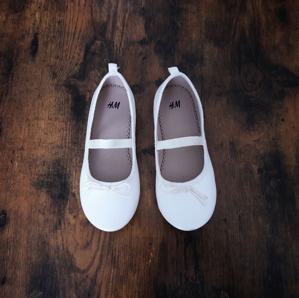 Like New - H&M White Ballet Flat Shoes for girls